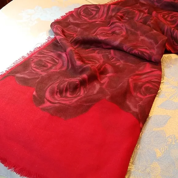 Large Scarf - Picture 5 of 5